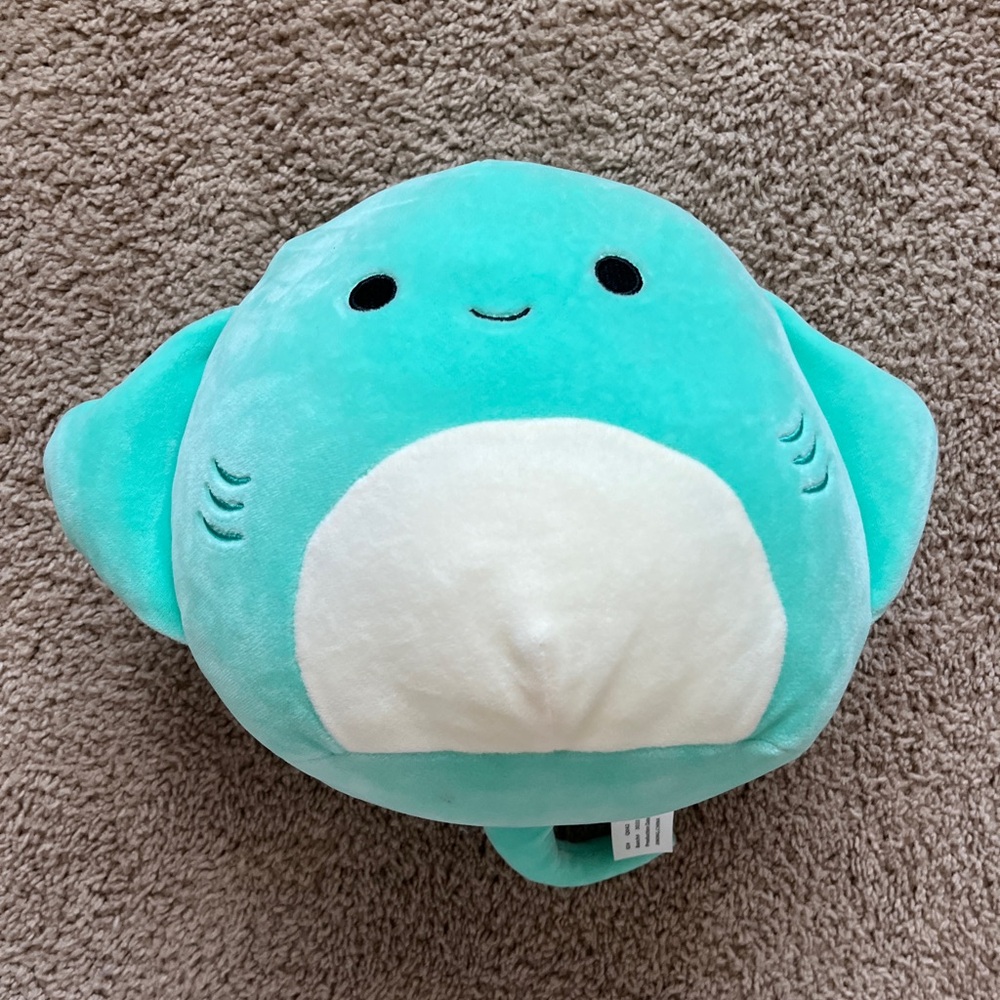 maggie the stingray squishmallow